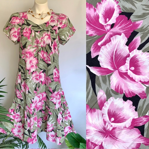 Royal Creations Hawaii Dresses I S L A N D S Vintage Royal Creations Hawaii Hibiscus Muumuu